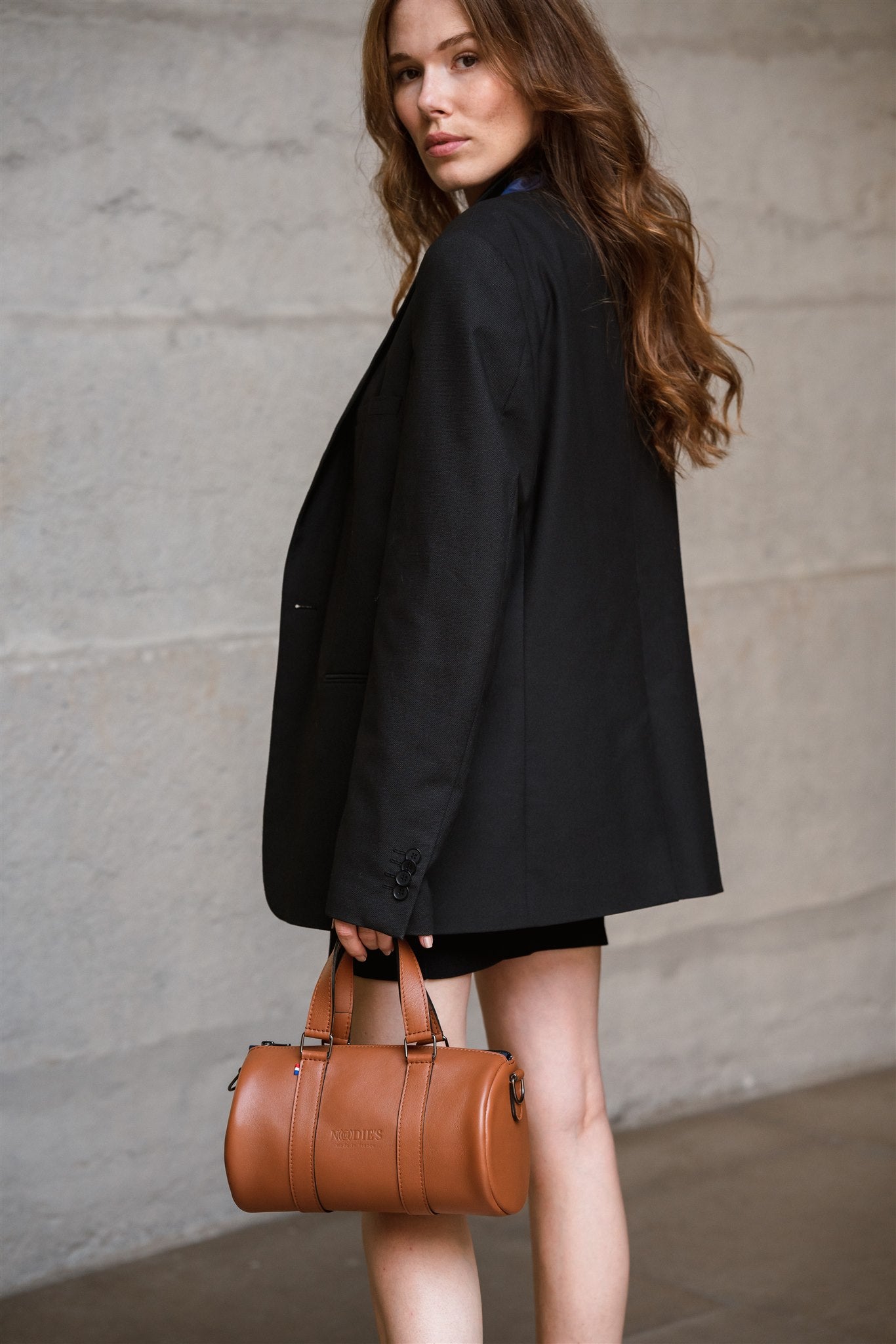 sac à main en cuir marron type sac bowling femme