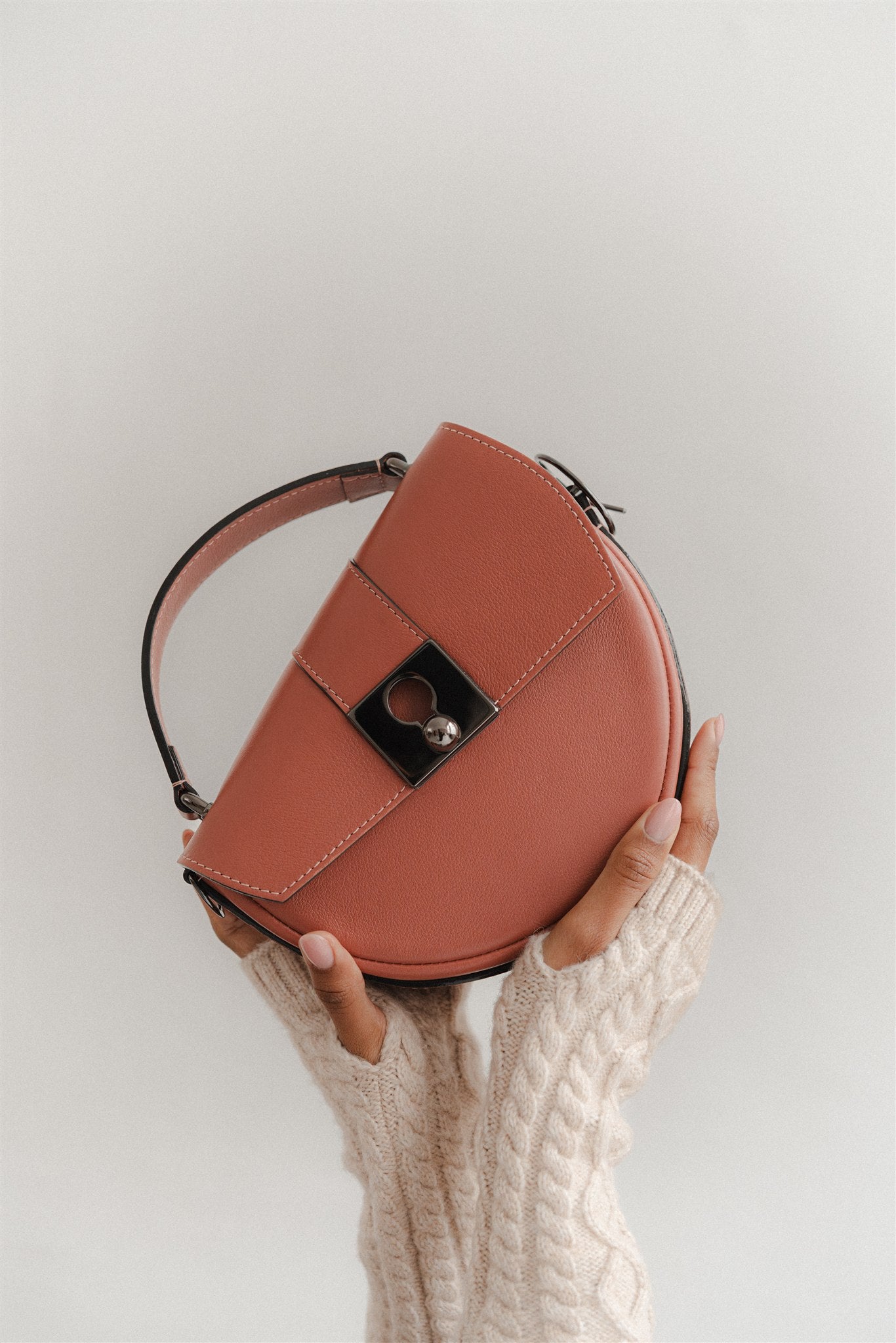 Sac demi lune cuir souple grainé