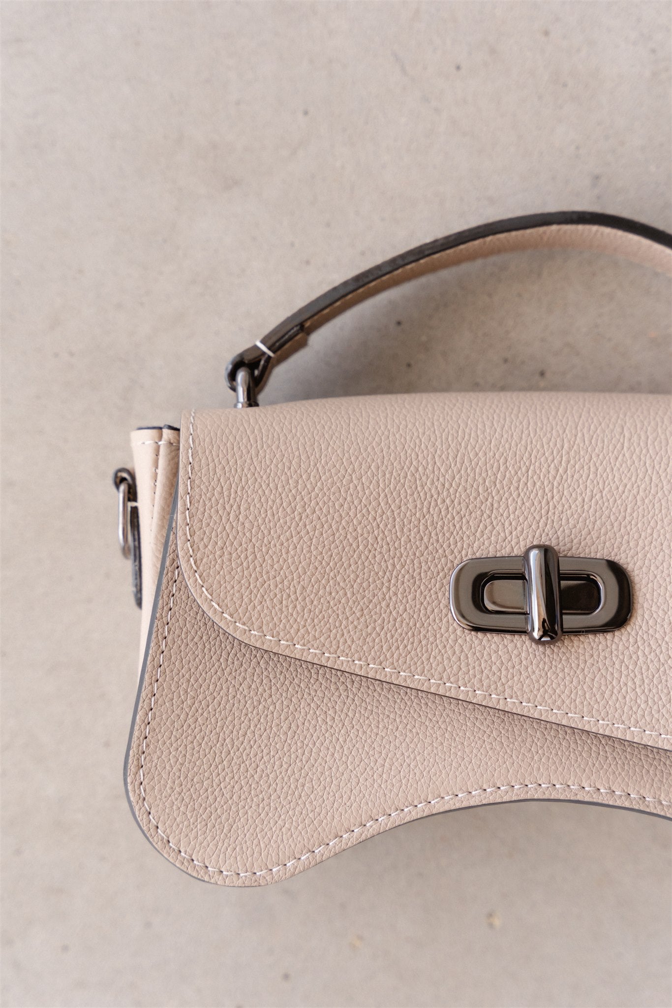 sac forme baguette gris graine face